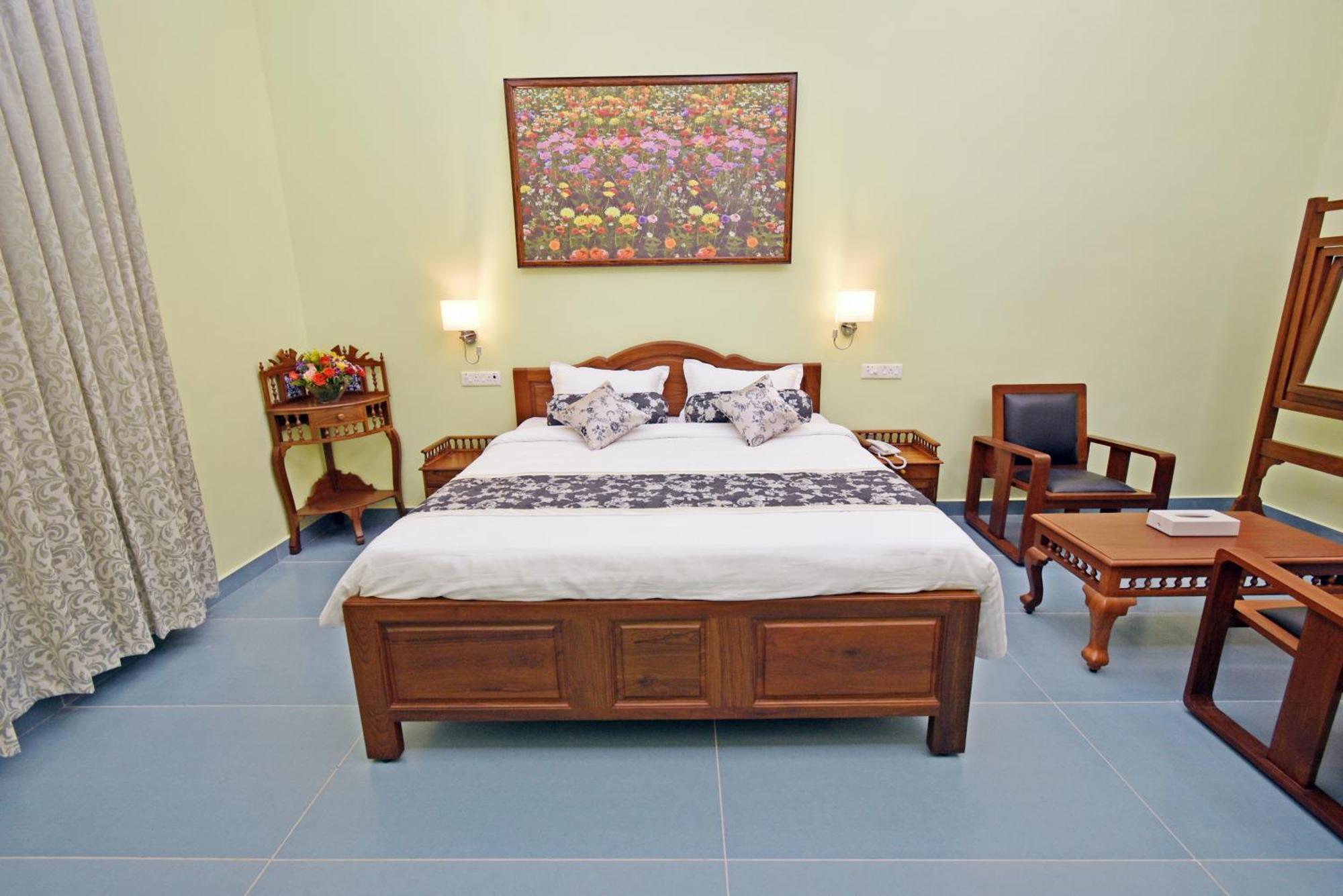 Le Colonial Suites Pondicherry Exterior photo