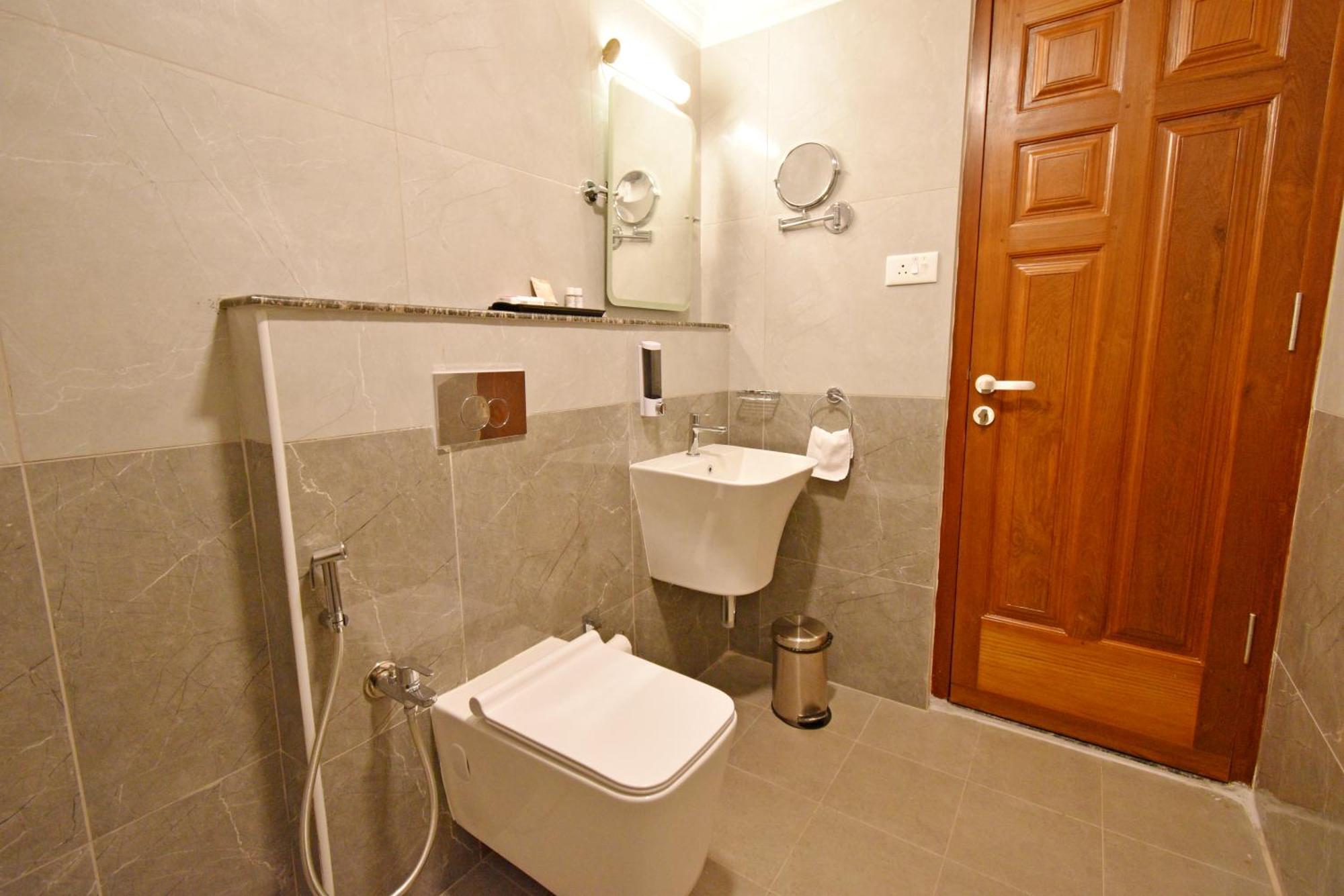Le Colonial Suites Pondicherry Exterior photo