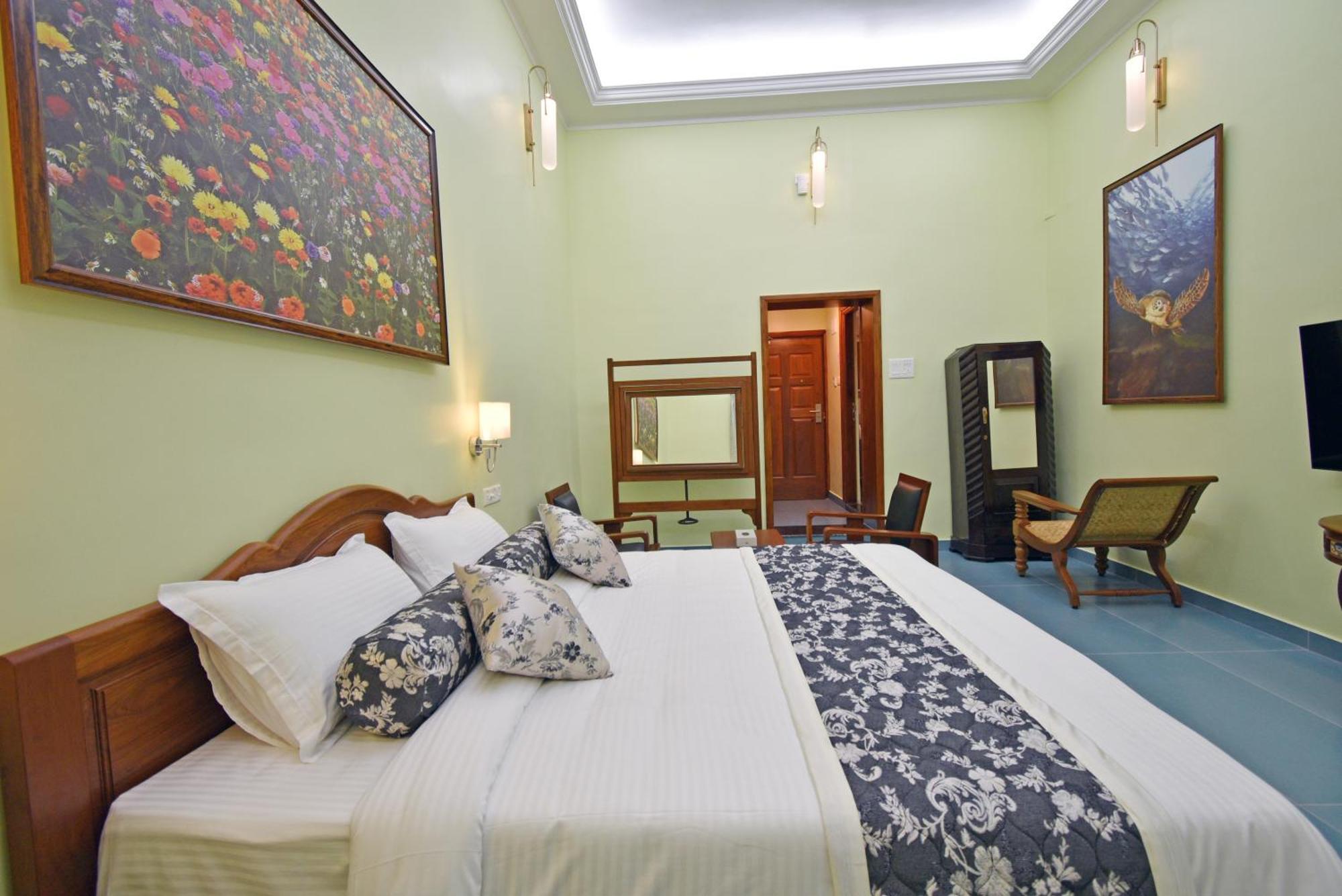 Le Colonial Suites Pondicherry Exterior photo