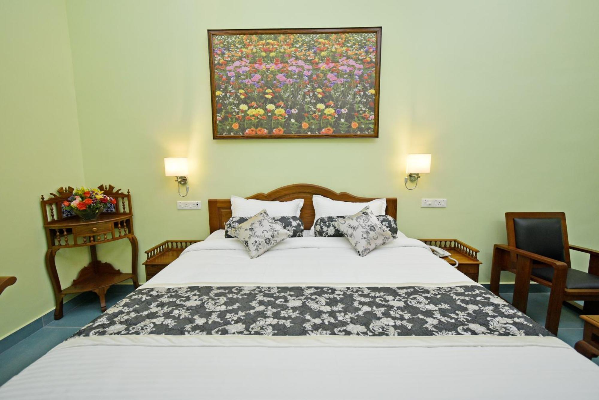 Le Colonial Suites Pondicherry Exterior photo