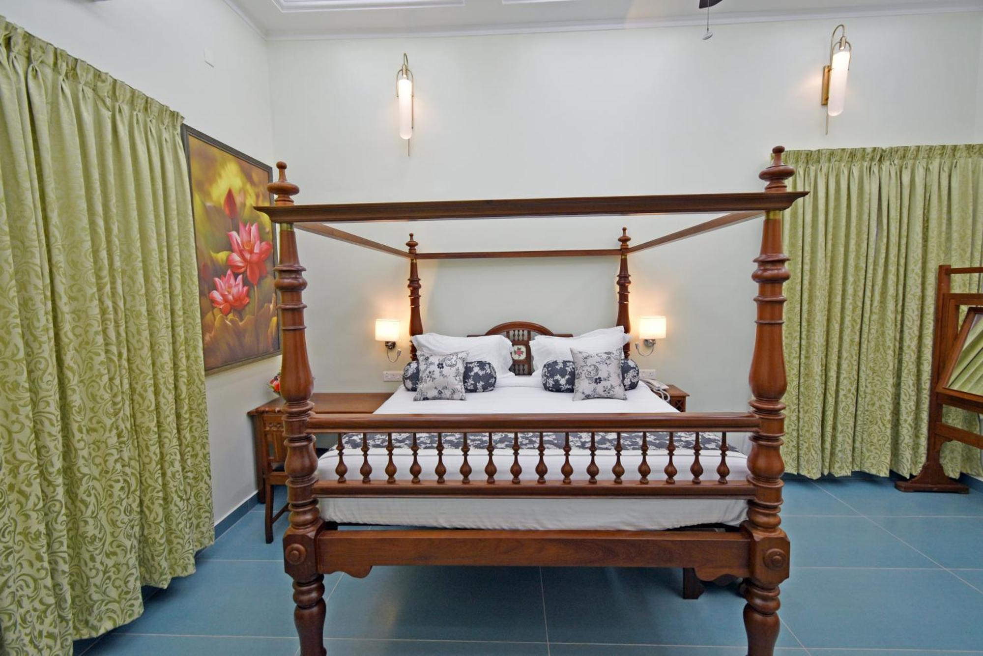 Le Colonial Suites Pondicherry Exterior photo