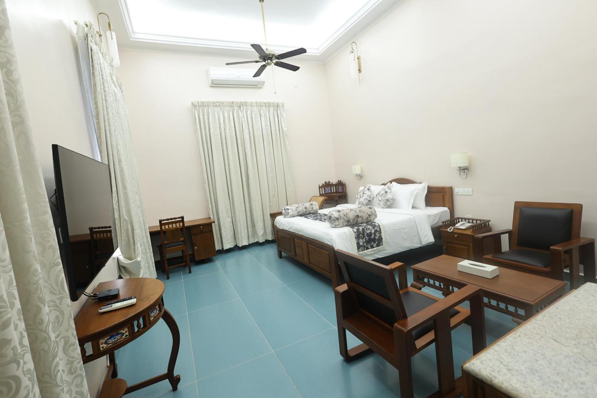 Le Colonial Suites Pondicherry Exterior photo